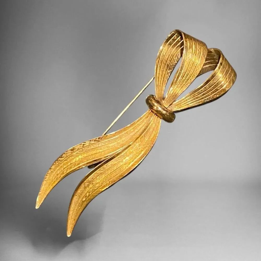 Wells 14k GF Gold Ribbon Brooch